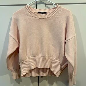 Quince 100% organic cotton crew boyfriend sweater. Light pink. Size small.